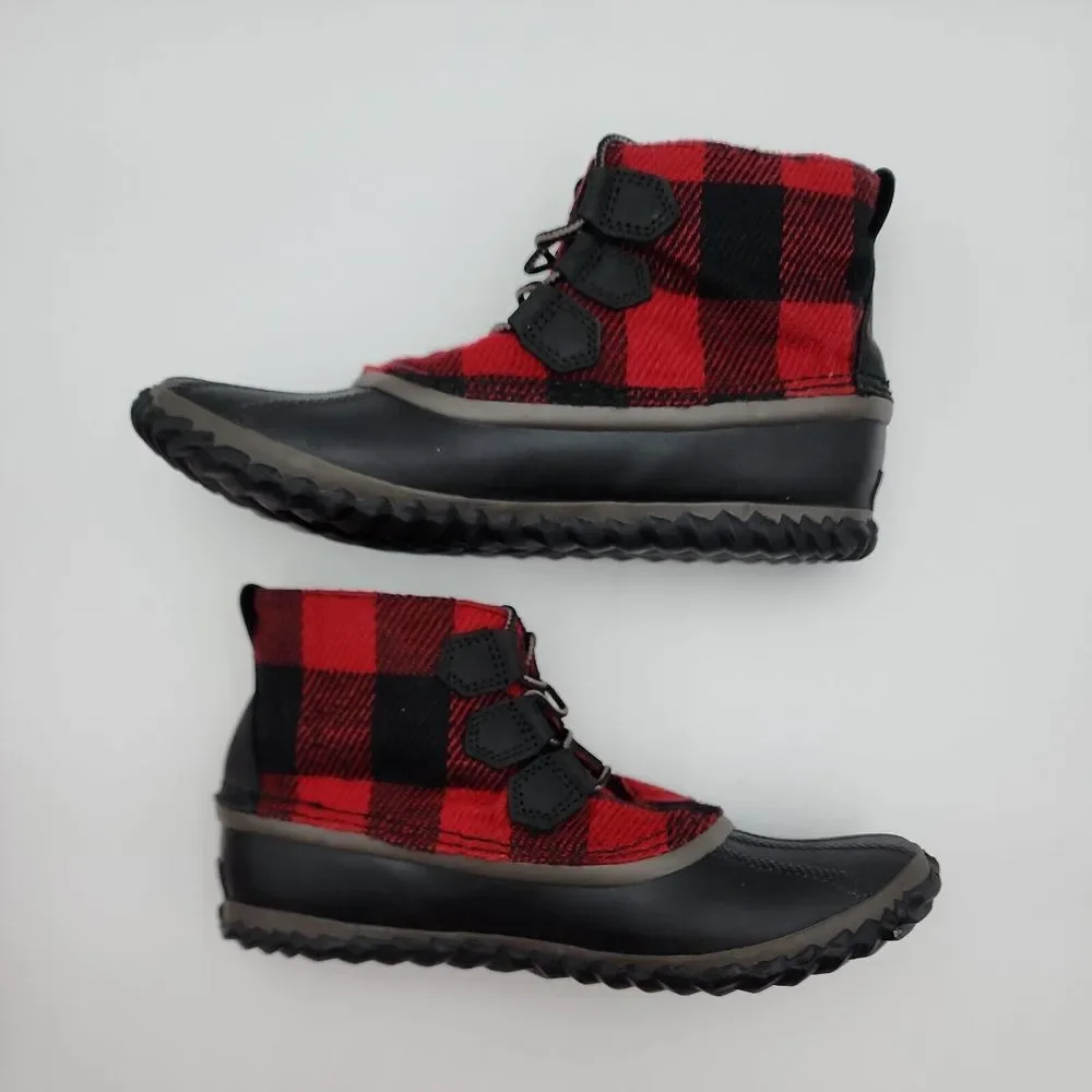 Sorel Womens Black‎ and Red Out and About Waterproof Buffalo Plaid Boots Size 8